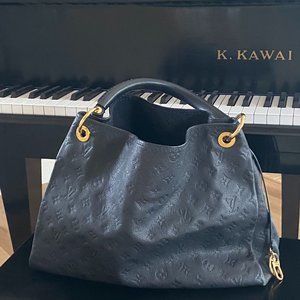 Louis Vuitton Artsy MM bag